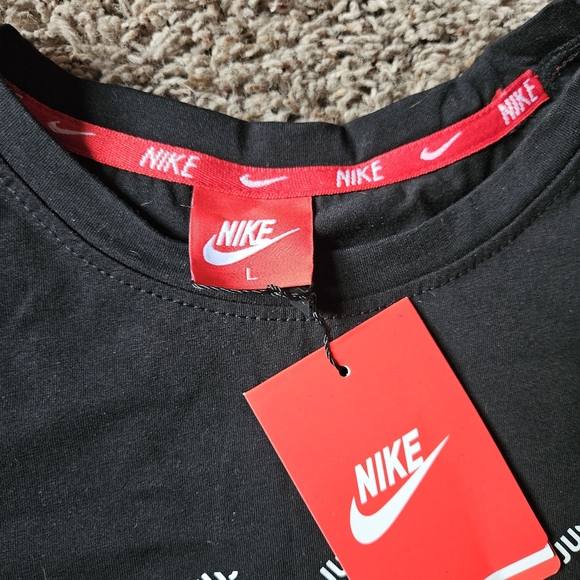 Nike T-Shirt - Picture 4 of 4